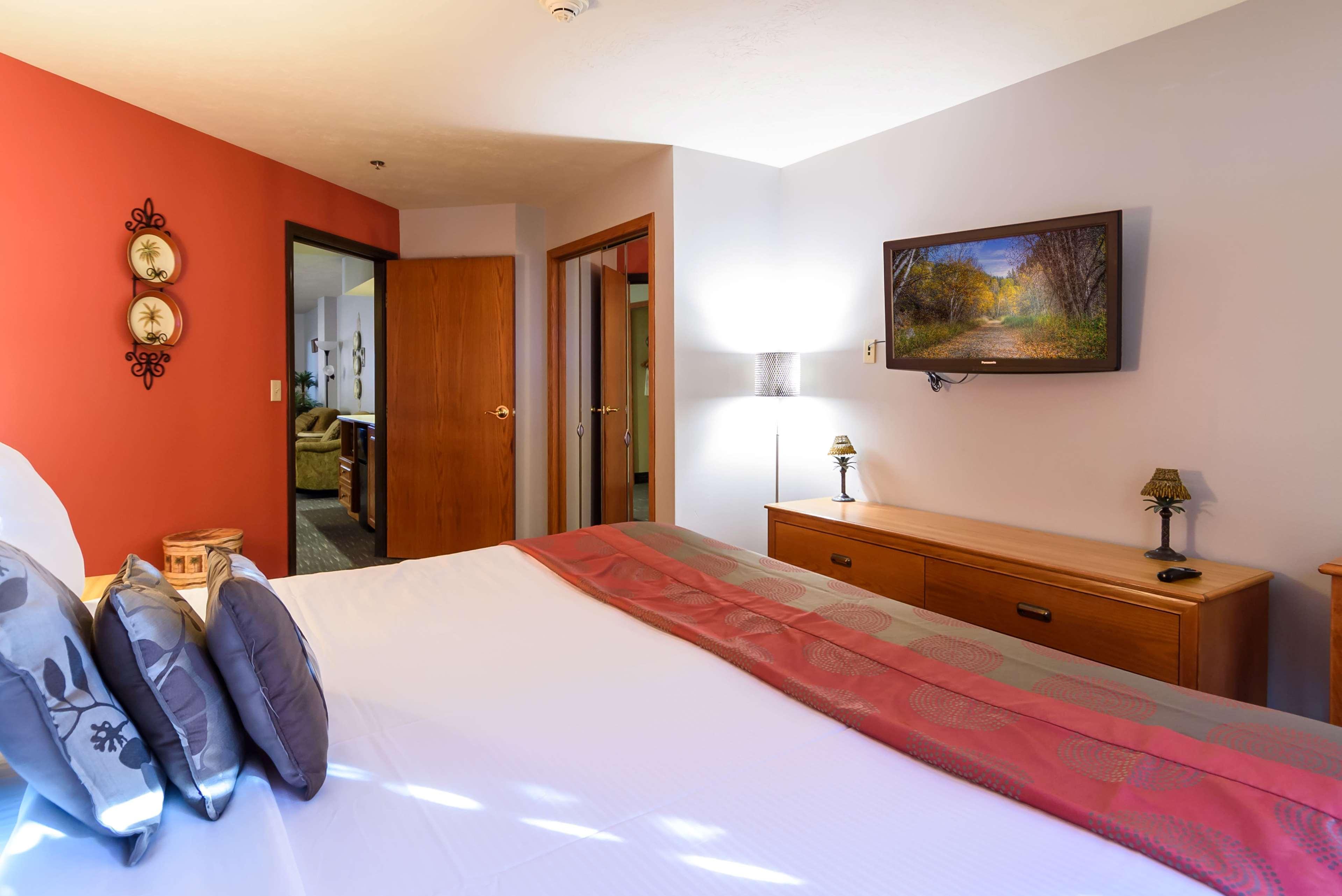 Ramada By Wyndham Sioux Falls Airport - Waterpark Resort & Event Center Exteriör bild