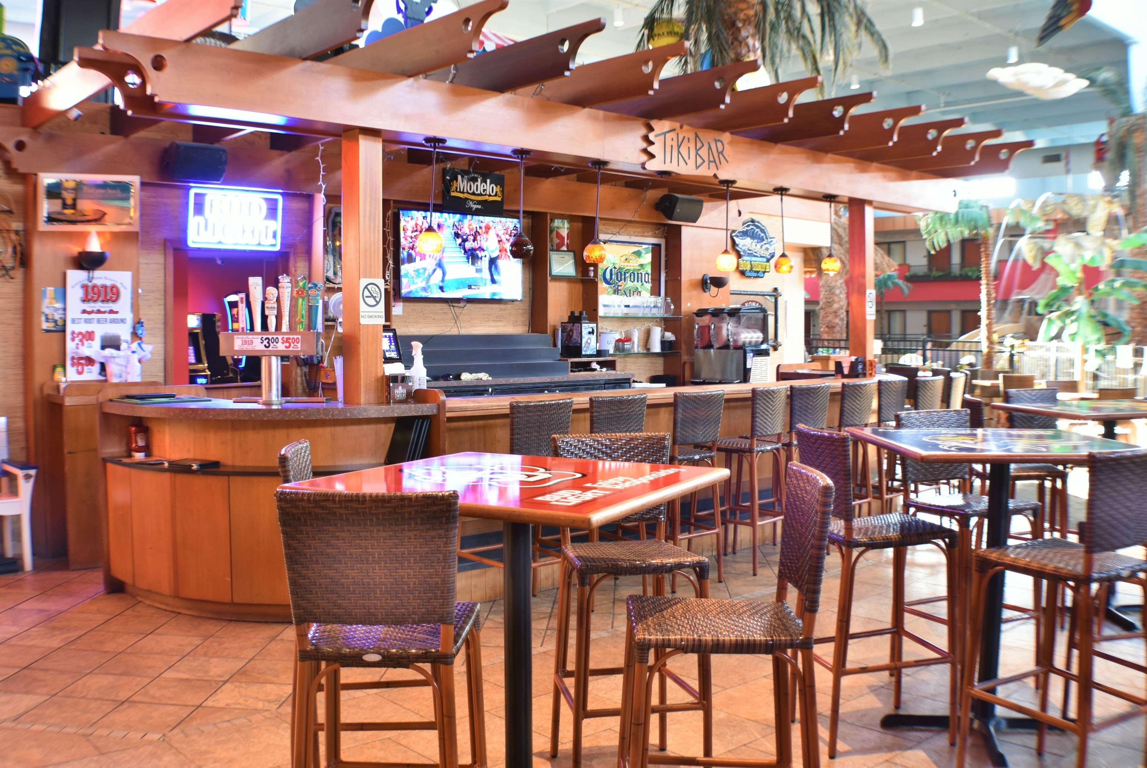 Ramada By Wyndham Sioux Falls Airport - Waterpark Resort & Event Center Exteriör bild