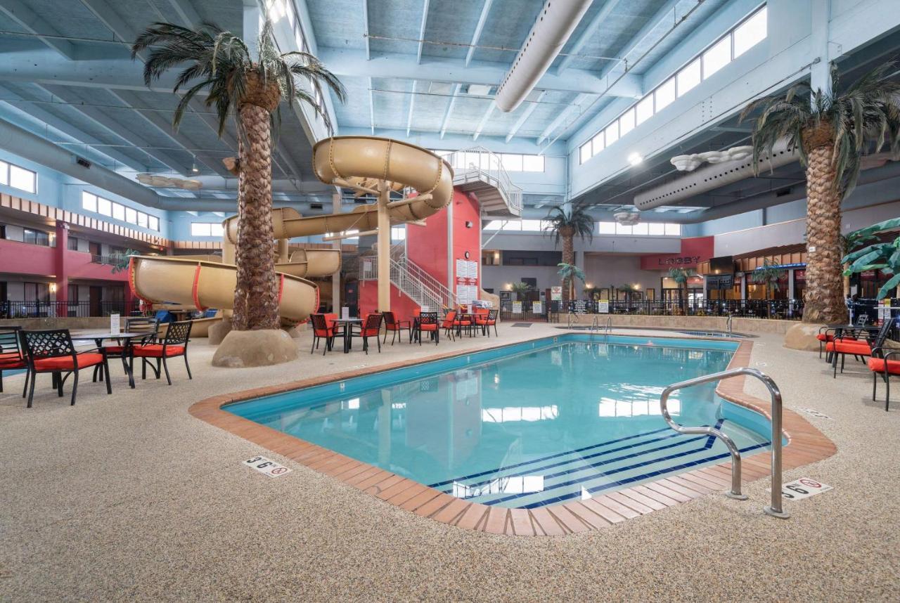 Ramada By Wyndham Sioux Falls Airport - Waterpark Resort & Event Center Exteriör bild