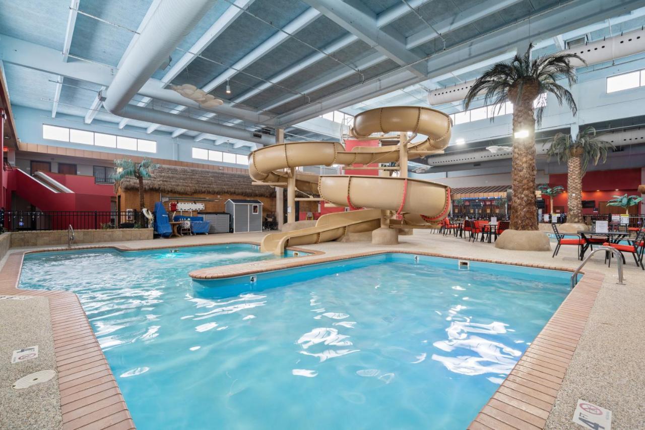Ramada By Wyndham Sioux Falls Airport - Waterpark Resort & Event Center Exteriör bild