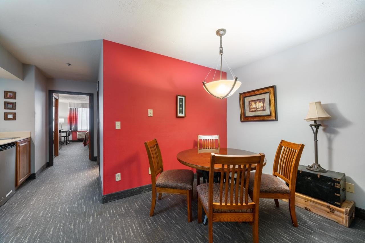Ramada By Wyndham Sioux Falls Airport - Waterpark Resort & Event Center Exteriör bild