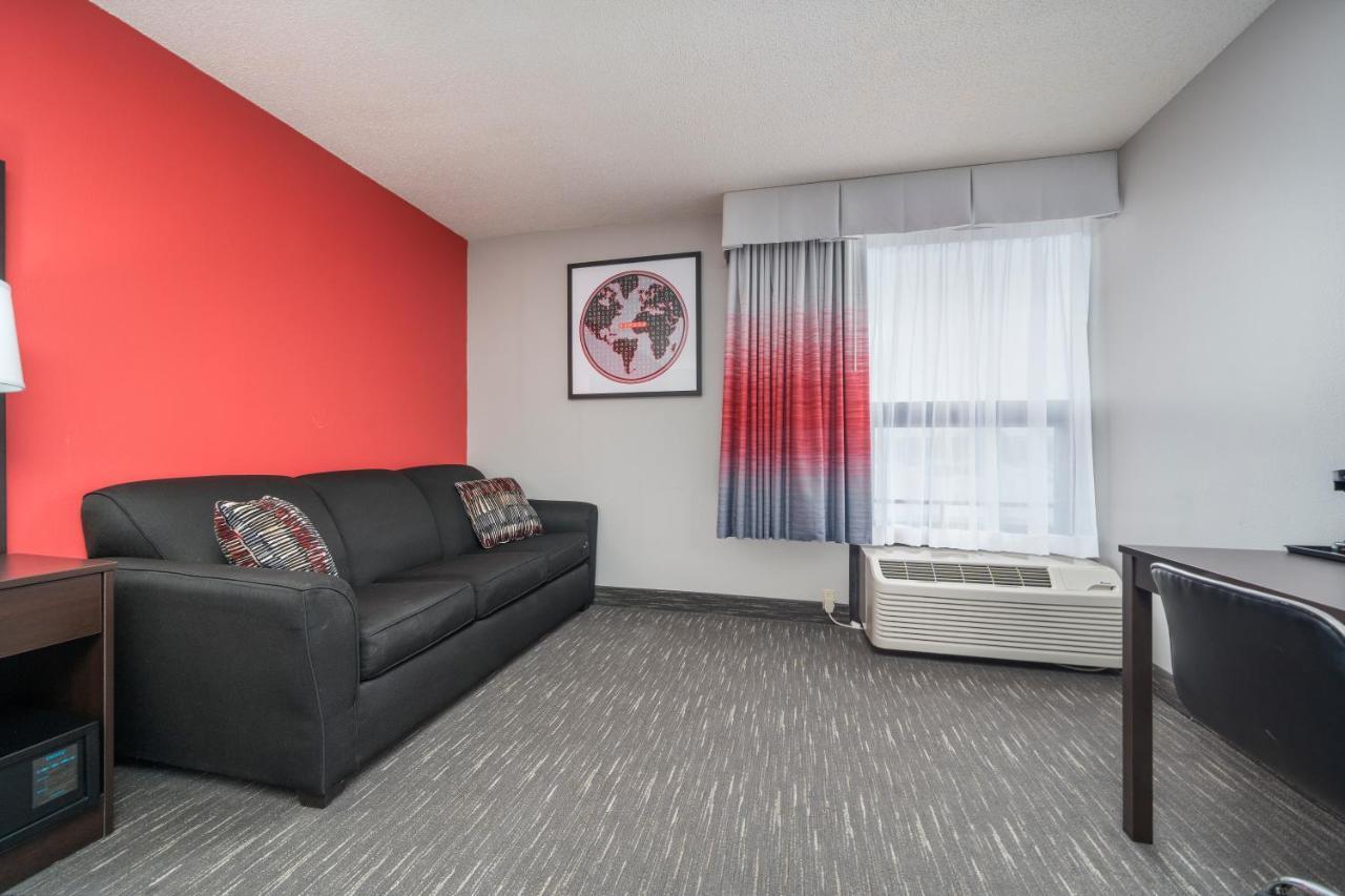 Ramada By Wyndham Sioux Falls Airport - Waterpark Resort & Event Center Exteriör bild