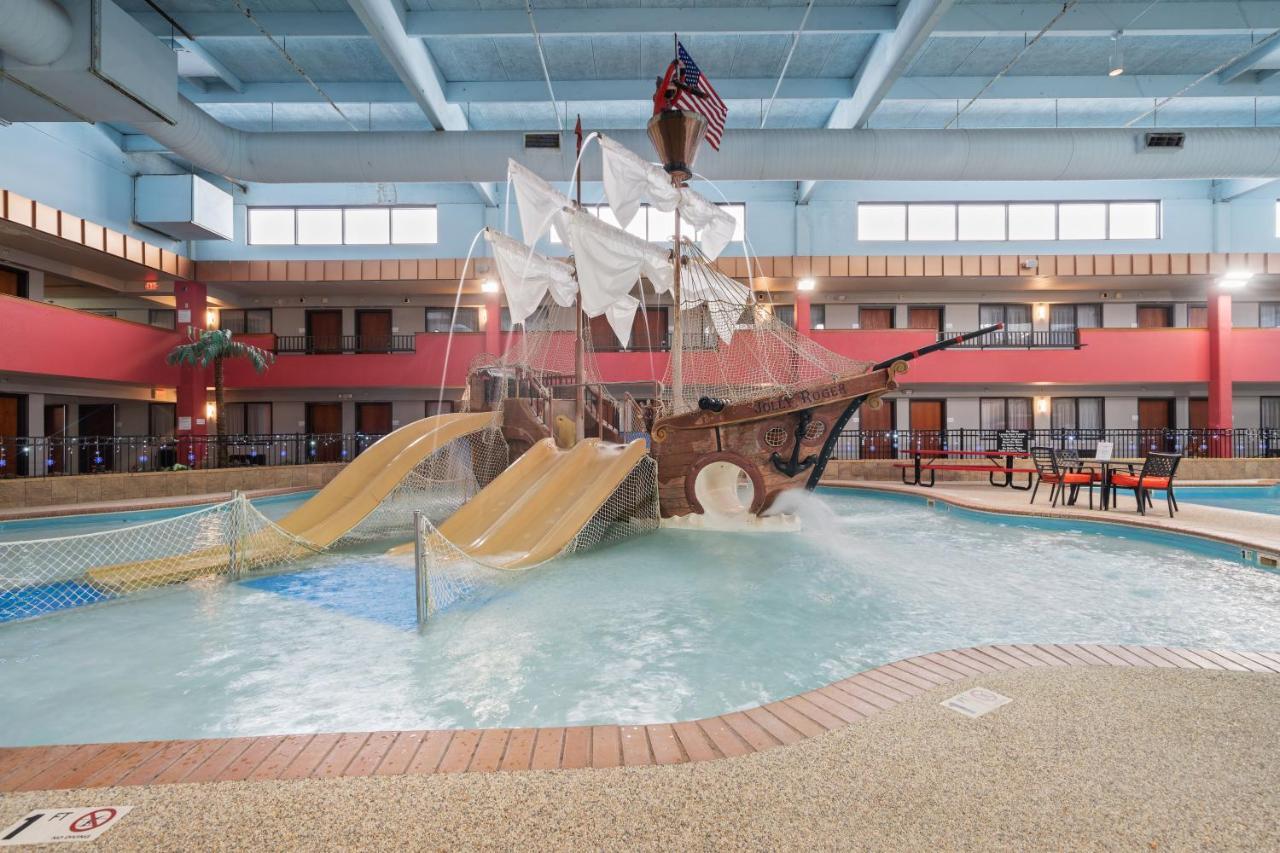 Ramada By Wyndham Sioux Falls Airport - Waterpark Resort & Event Center Exteriör bild