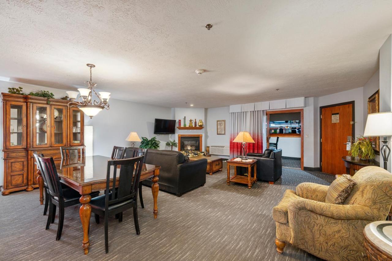 Ramada By Wyndham Sioux Falls Airport - Waterpark Resort & Event Center Exteriör bild