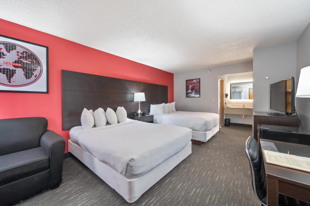 Ramada By Wyndham Sioux Falls Airport - Waterpark Resort & Event Center Exteriör bild