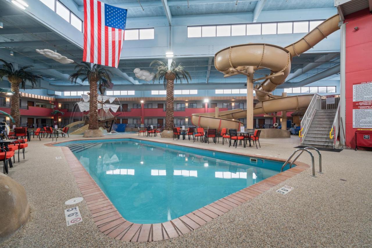 Ramada By Wyndham Sioux Falls Airport - Waterpark Resort & Event Center Exteriör bild