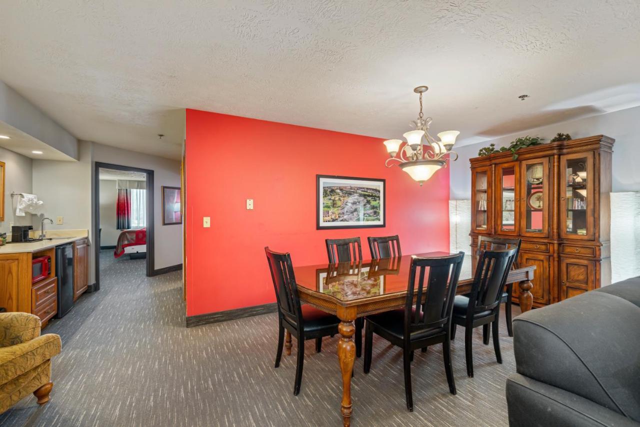 Ramada By Wyndham Sioux Falls Airport - Waterpark Resort & Event Center Exteriör bild