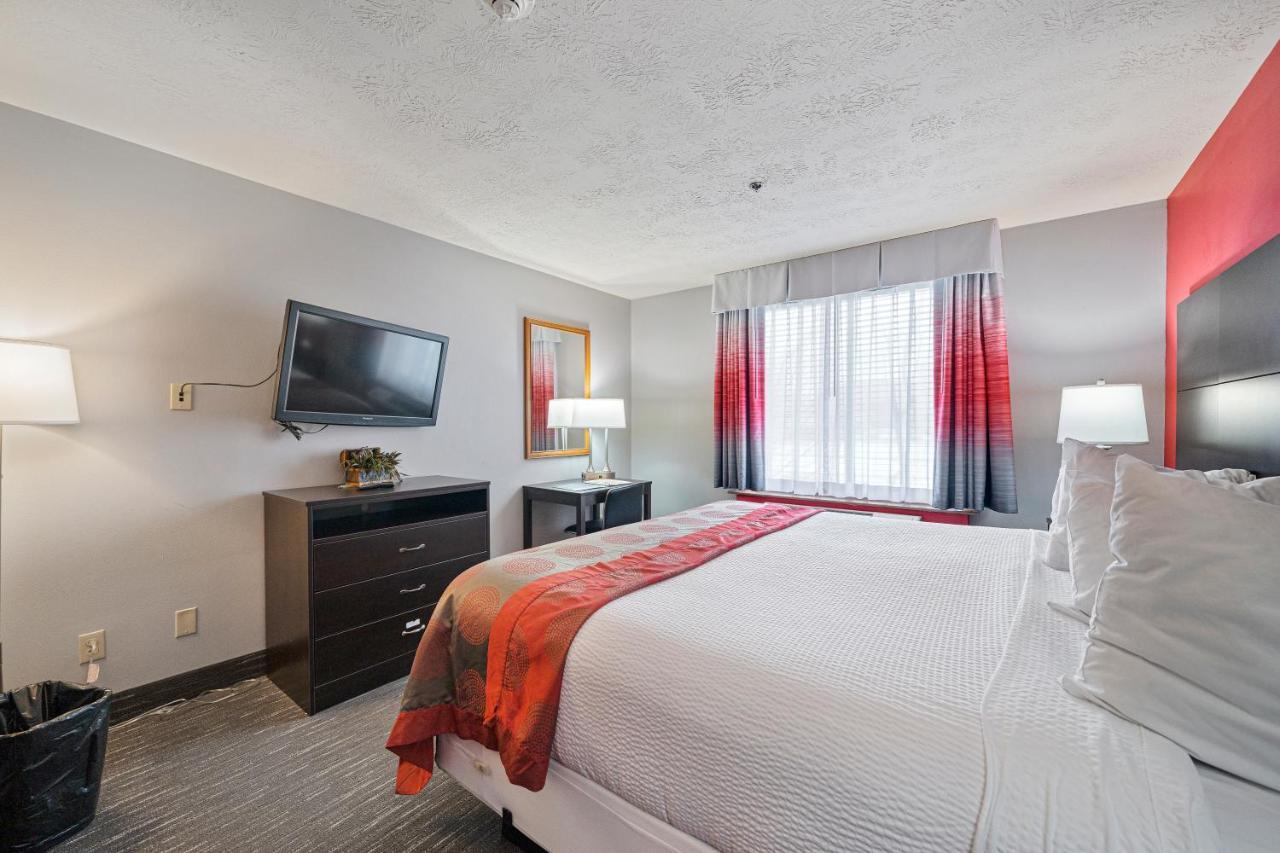 Ramada By Wyndham Sioux Falls Airport - Waterpark Resort & Event Center Exteriör bild
