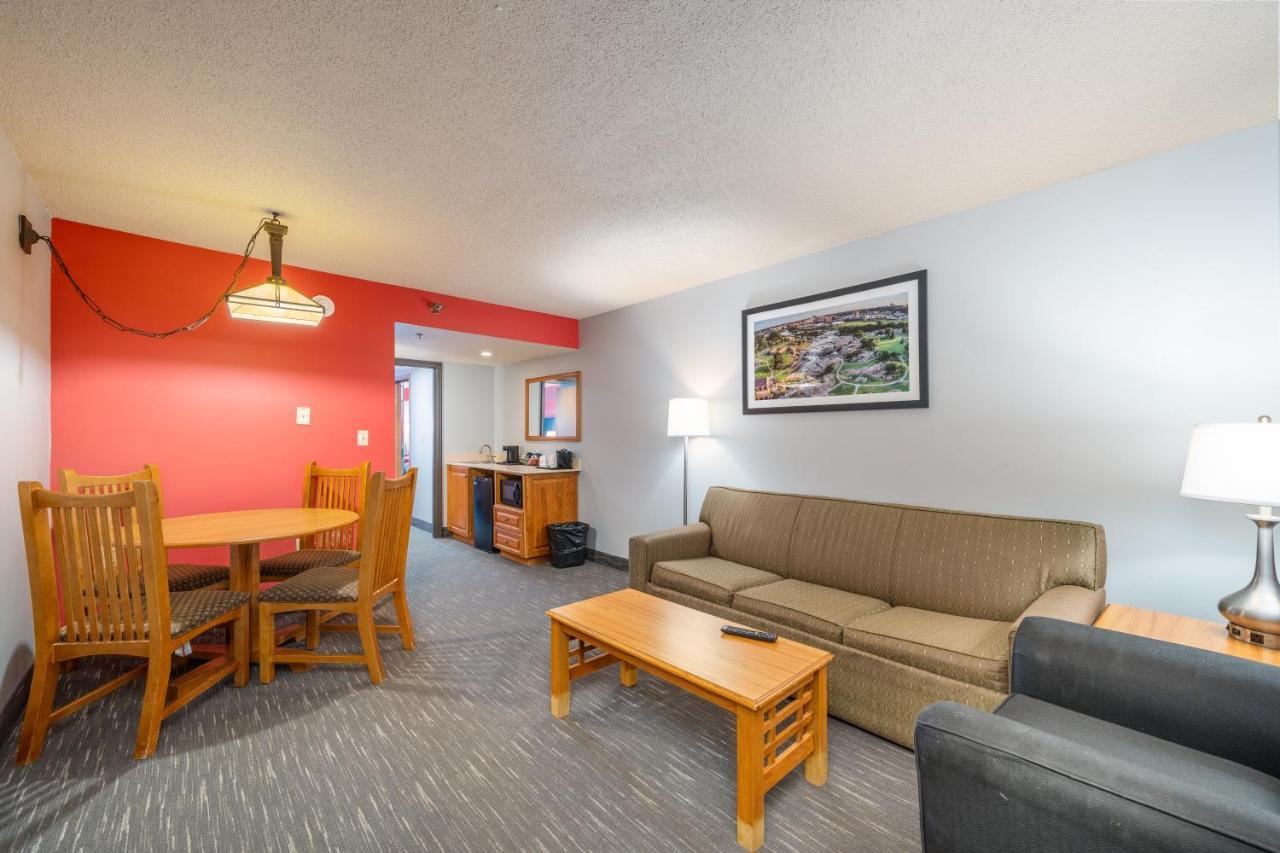 Ramada By Wyndham Sioux Falls Airport - Waterpark Resort & Event Center Exteriör bild