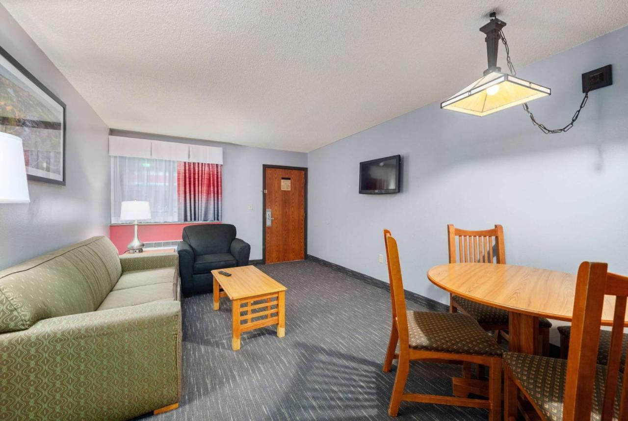 Ramada By Wyndham Sioux Falls Airport - Waterpark Resort & Event Center Exteriör bild