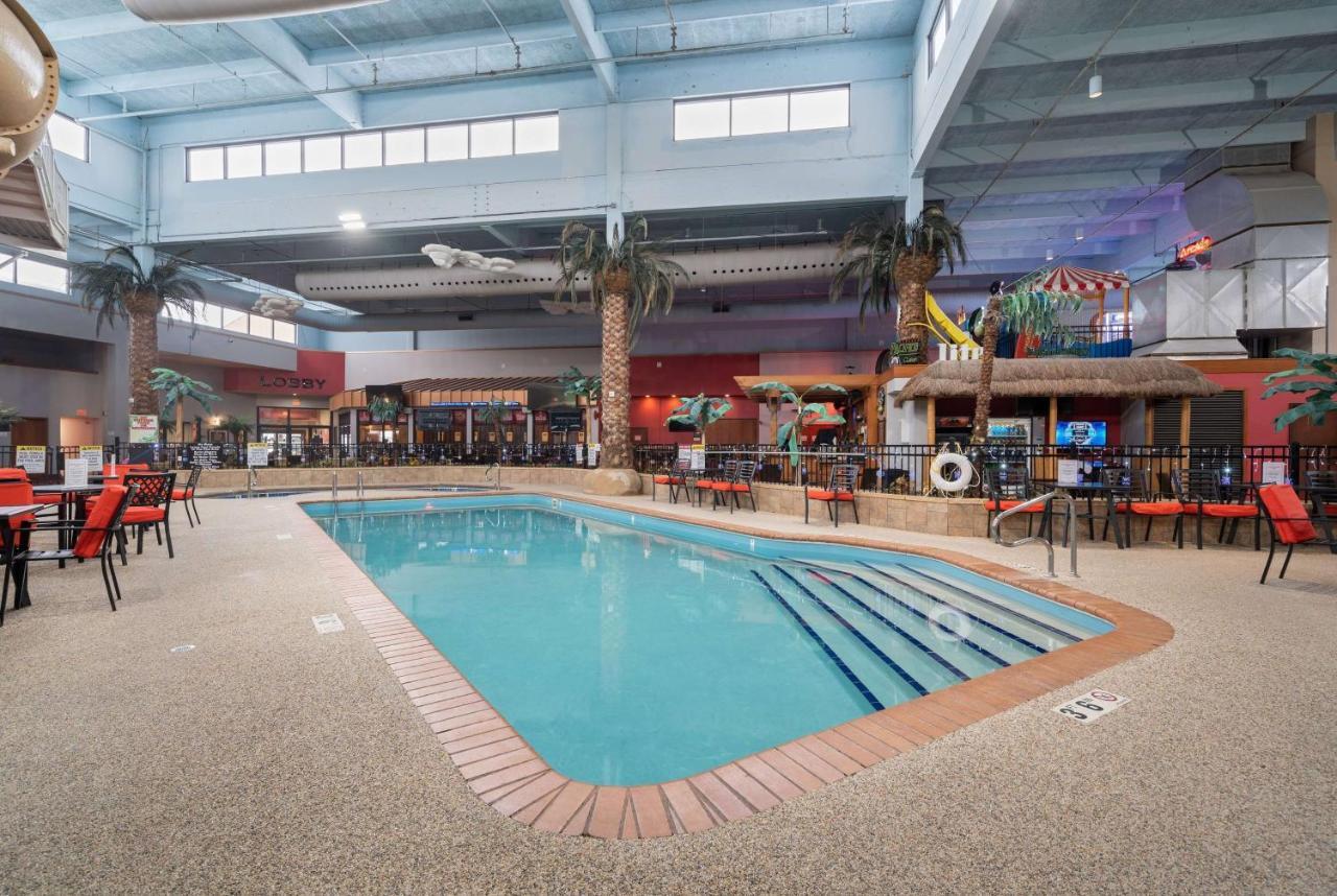 Ramada By Wyndham Sioux Falls Airport - Waterpark Resort & Event Center Exteriör bild