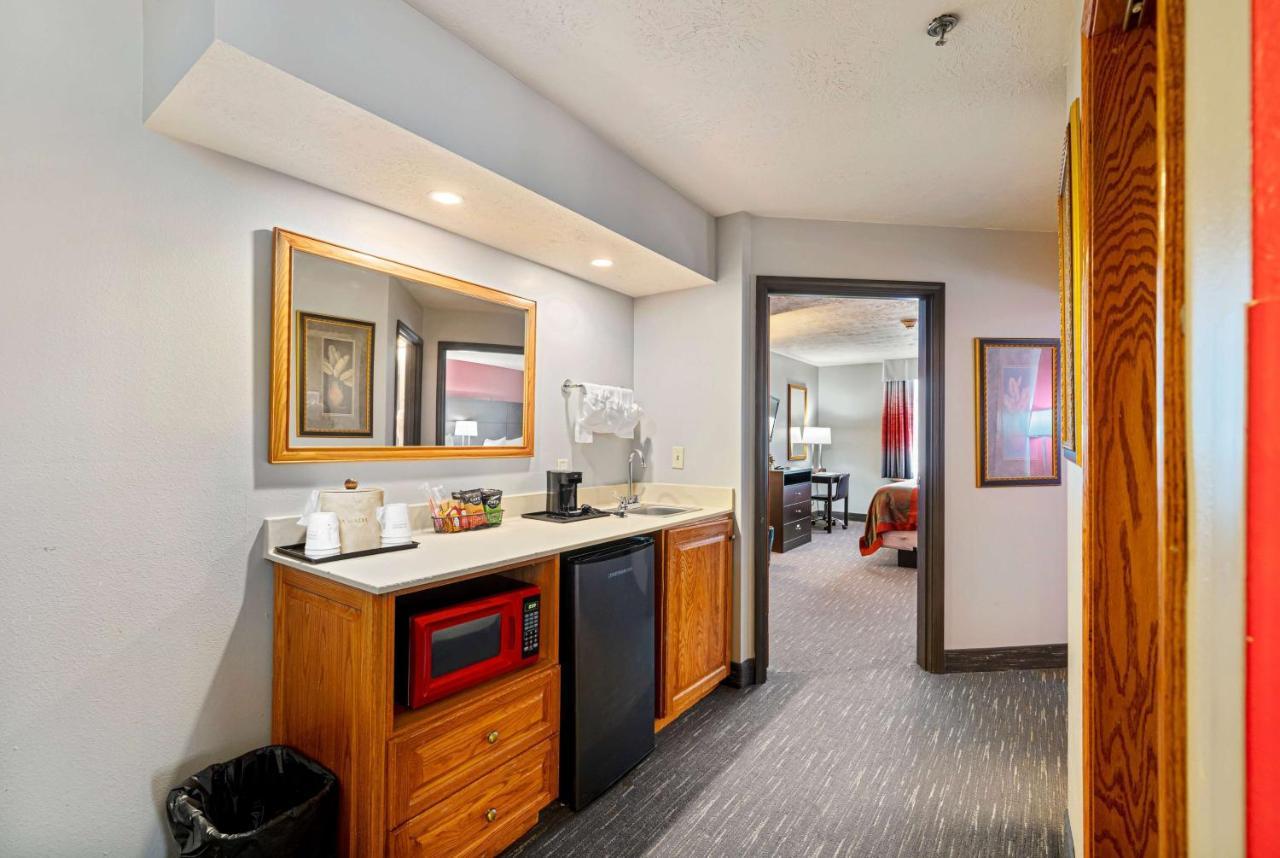 Ramada By Wyndham Sioux Falls Airport - Waterpark Resort & Event Center Exteriör bild