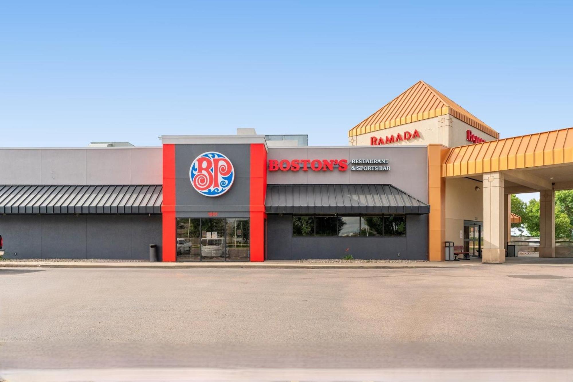 Ramada By Wyndham Sioux Falls Airport - Waterpark Resort & Event Center Exteriör bild