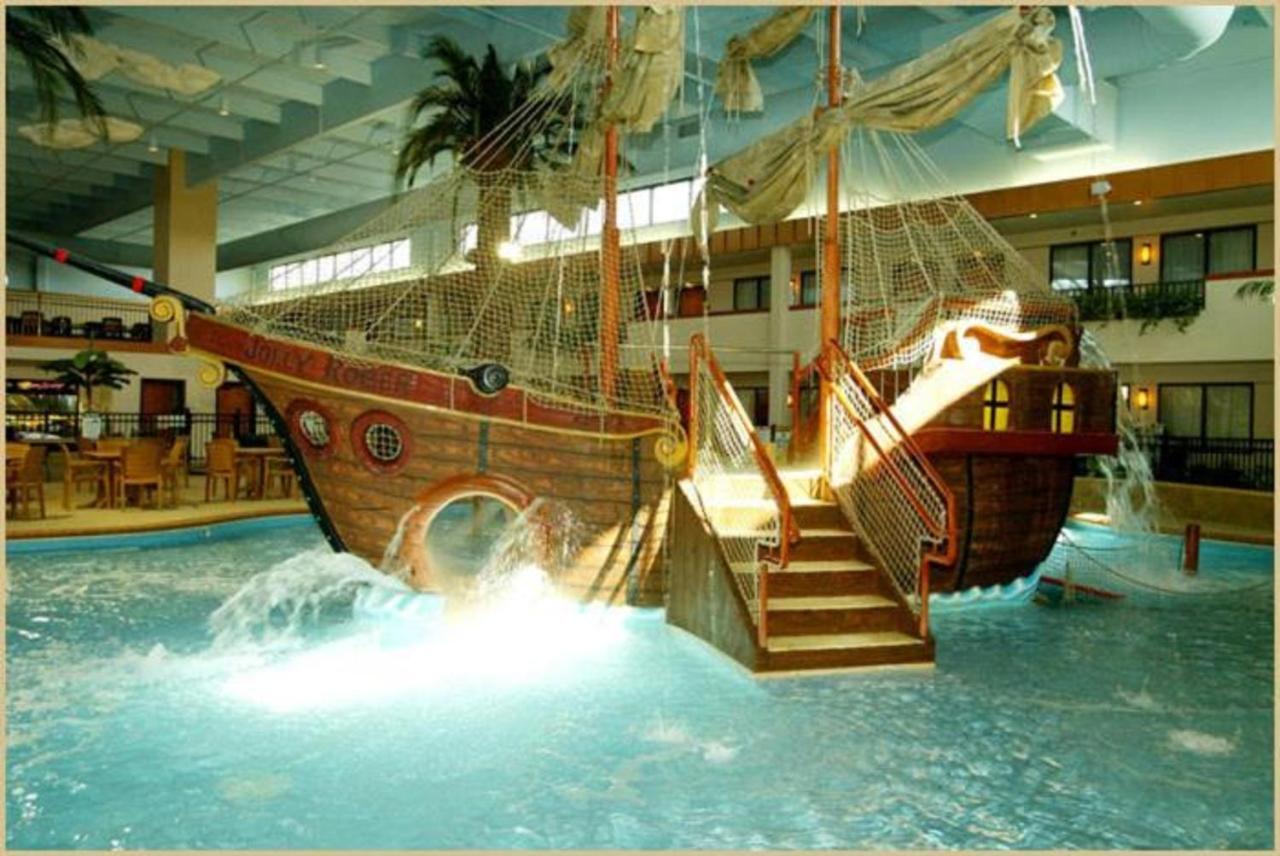 Ramada By Wyndham Sioux Falls Airport - Waterpark Resort & Event Center Exteriör bild