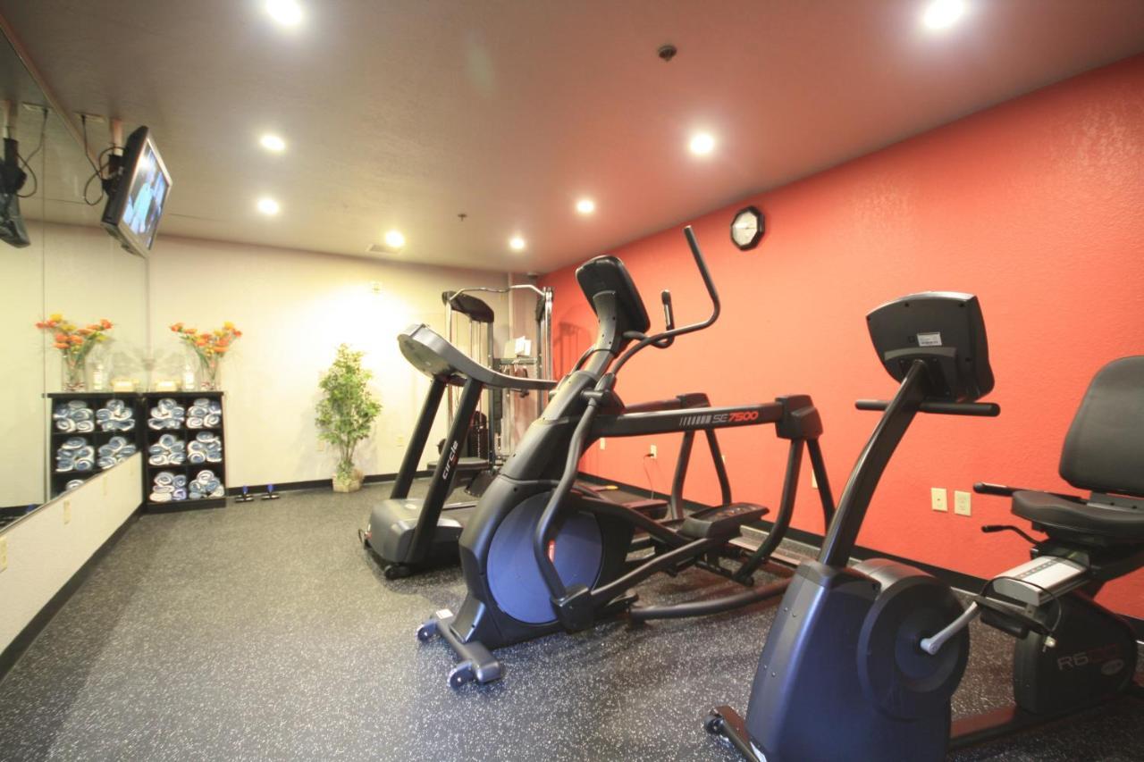 Ramada By Wyndham Sioux Falls Airport - Waterpark Resort & Event Center Exteriör bild
