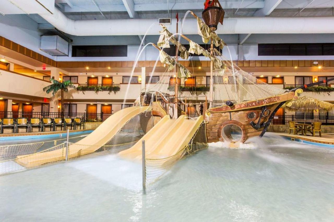 Ramada By Wyndham Sioux Falls Airport - Waterpark Resort & Event Center Exteriör bild