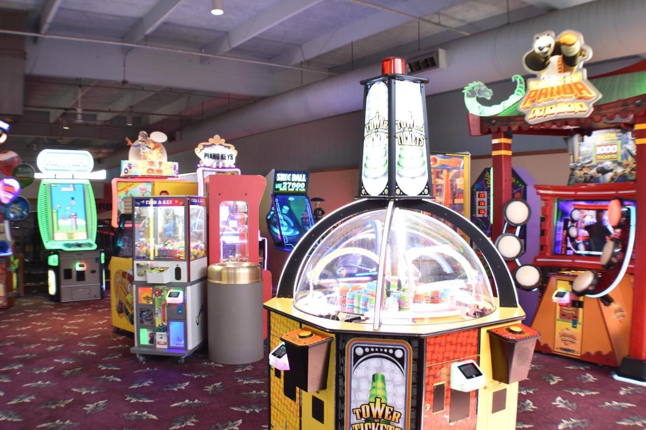 Ramada By Wyndham Sioux Falls Airport - Waterpark Resort & Event Center Exteriör bild