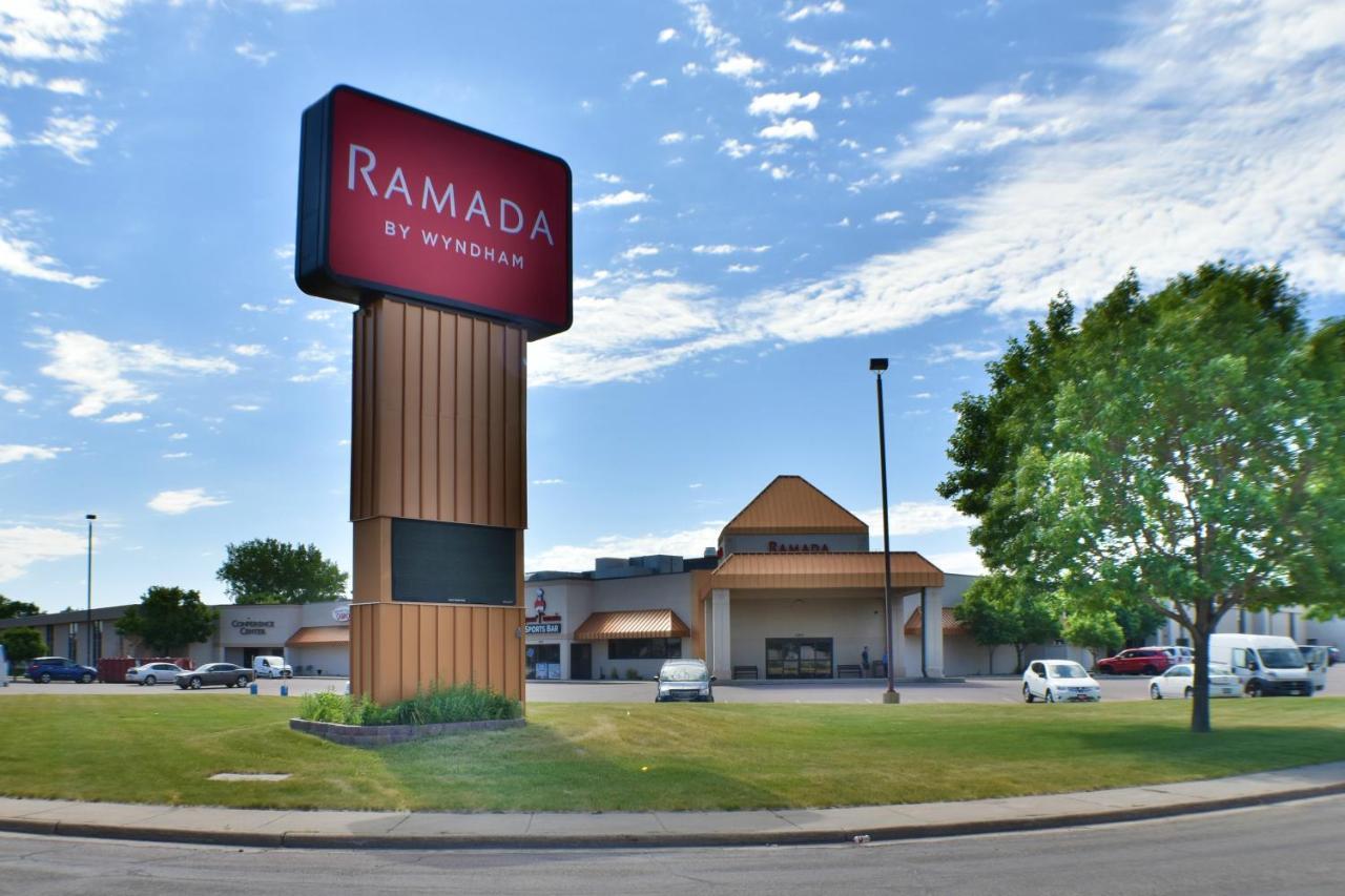Ramada By Wyndham Sioux Falls Airport - Waterpark Resort & Event Center Exteriör bild
